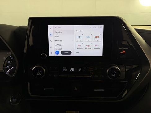 Used 2023 Toyota Highlander XLE FWD image 22