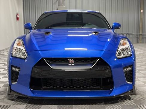 Used 2020 Nissan GT-R Premium image 2