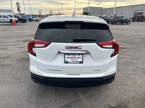 Used 2024 GMC Terrain SLE image 7