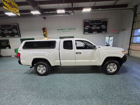 Used 2020 Toyota Tacoma SR image 5