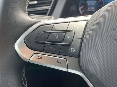 Used 2025 Volkswagen Atlas Cross Sport SE w/ Panoramic Sunroof Package image 21