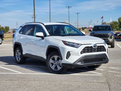 New 2025 Toyota RAV4 XLE w/ Weather Package