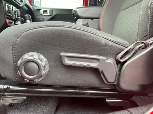 Used 2021 Jeep Wrangler Unlimited Rubicon image 13