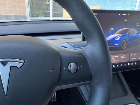 Used 2023 Tesla Model Y Performance image 27