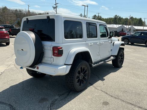 Used 2021 Jeep Wrangler Unlimited Sahara AWD/4WD image 4