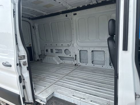 Used 2024 Ford Transit 250 148 Medium Roof Extended AWD image 4