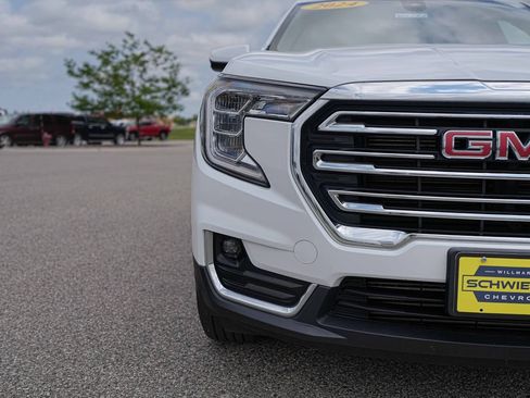 Used 2023 GMC Terrain SLT AWD/4WD image 3