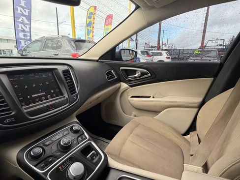 Used 2015 Chrysler 200 Limited w/ Convenience Group image 17