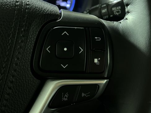 Used 2019 Toyota Highlander XLE AWD/4WD image 38