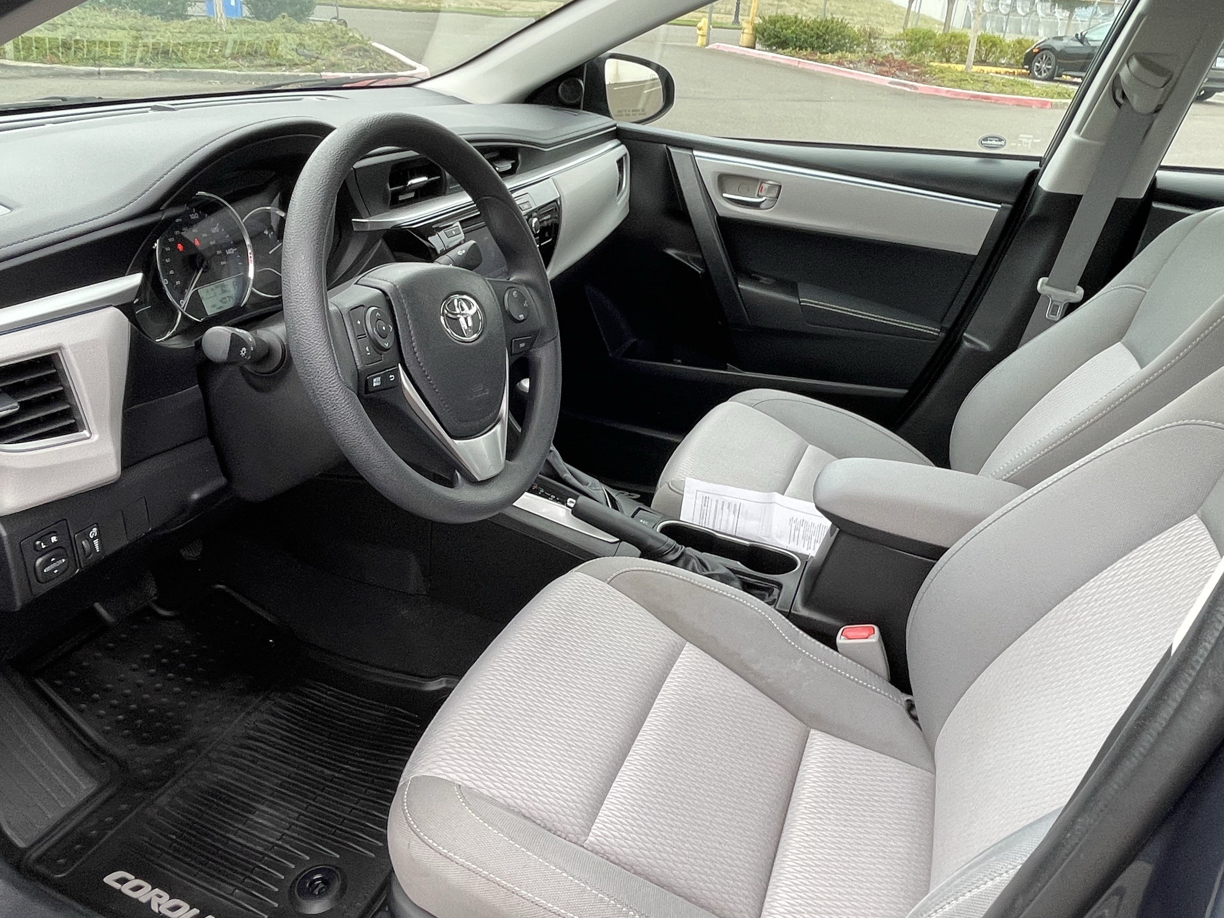 Used 2015 Toyota Corolla LE FWD image 10