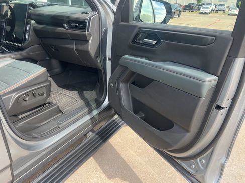 Used 2025 GMC Yukon AT4 w/ AT4 Premium Package image 13