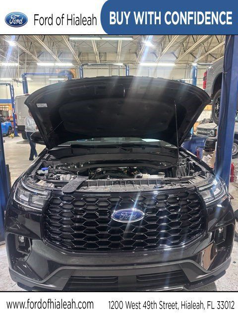 Used 2025 Ford Explorer ST-Line RWD image 1