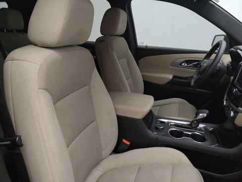 Used 2022 Chevrolet Traverse LS image 21