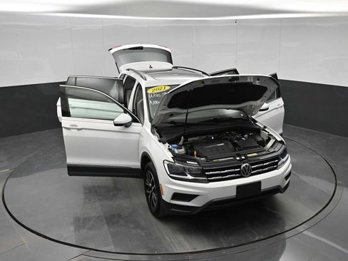 Used 2021 Volkswagen Tiguan SE w/ Panoramic Sunroof Package AWD/4WD image 38