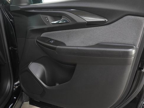 Used 2022 Chevrolet TrailBlazer LT w/ Convenience Package FWD image 9
