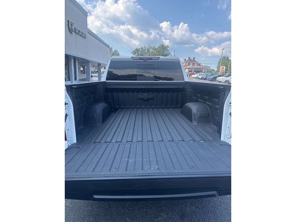 Used 2025 Chevrolet Silverado 1500 ZR2 w/ Technology Package AWD/4WD image 9