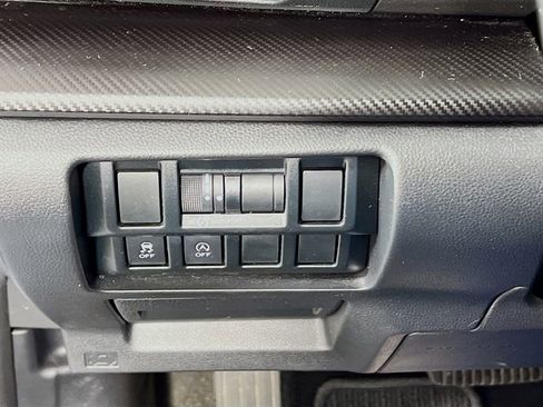 Used 2020 Subaru Crosstrek 2.0i image 9