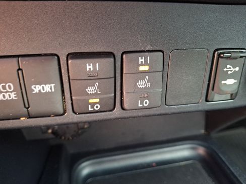 Used 2018 Toyota RAV4 Limited AWD/4WD image 24