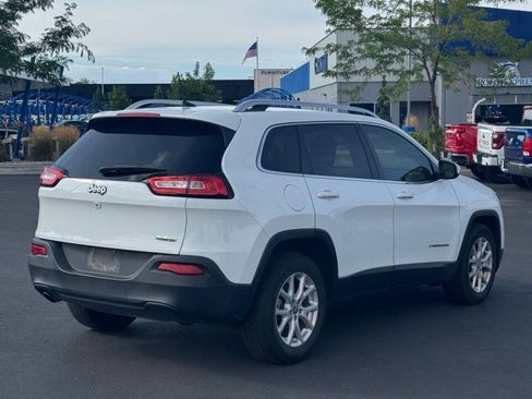 Used 2017 Jeep Cherokee Latitude w/ Comfort & Sound Group FWD image 7
