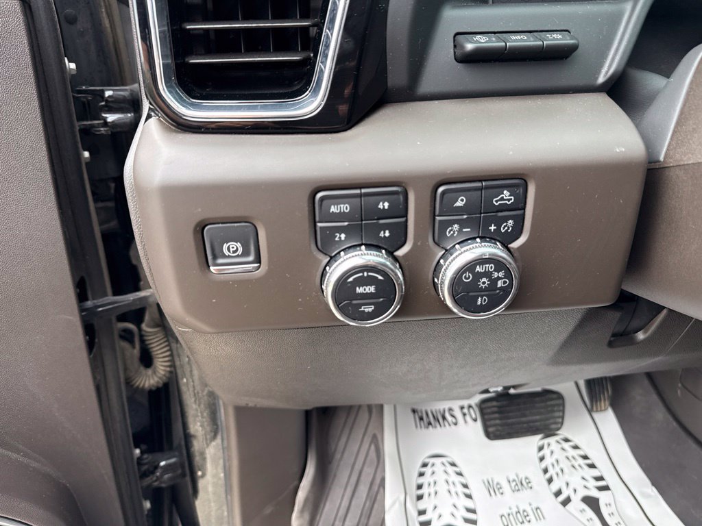 Used 2025 GMC Sierra 3500 Denali w/ Denali Reserve Package AWD/4WD image 32