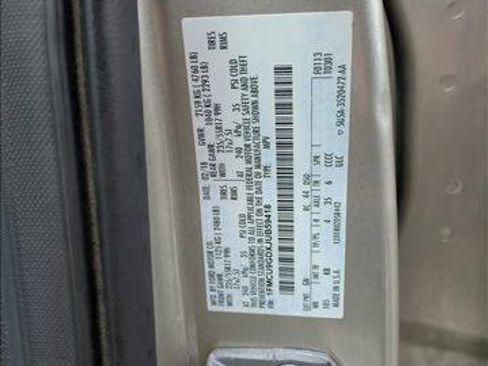 Used 2018 Ford Escape SE image 15