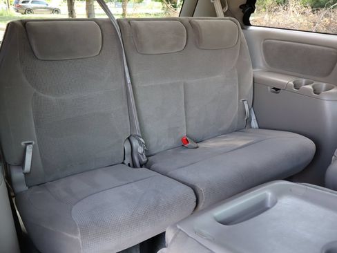 Used 2005 Toyota Sienna LE w/ LE Pkg 4 AWD/4WD image 22