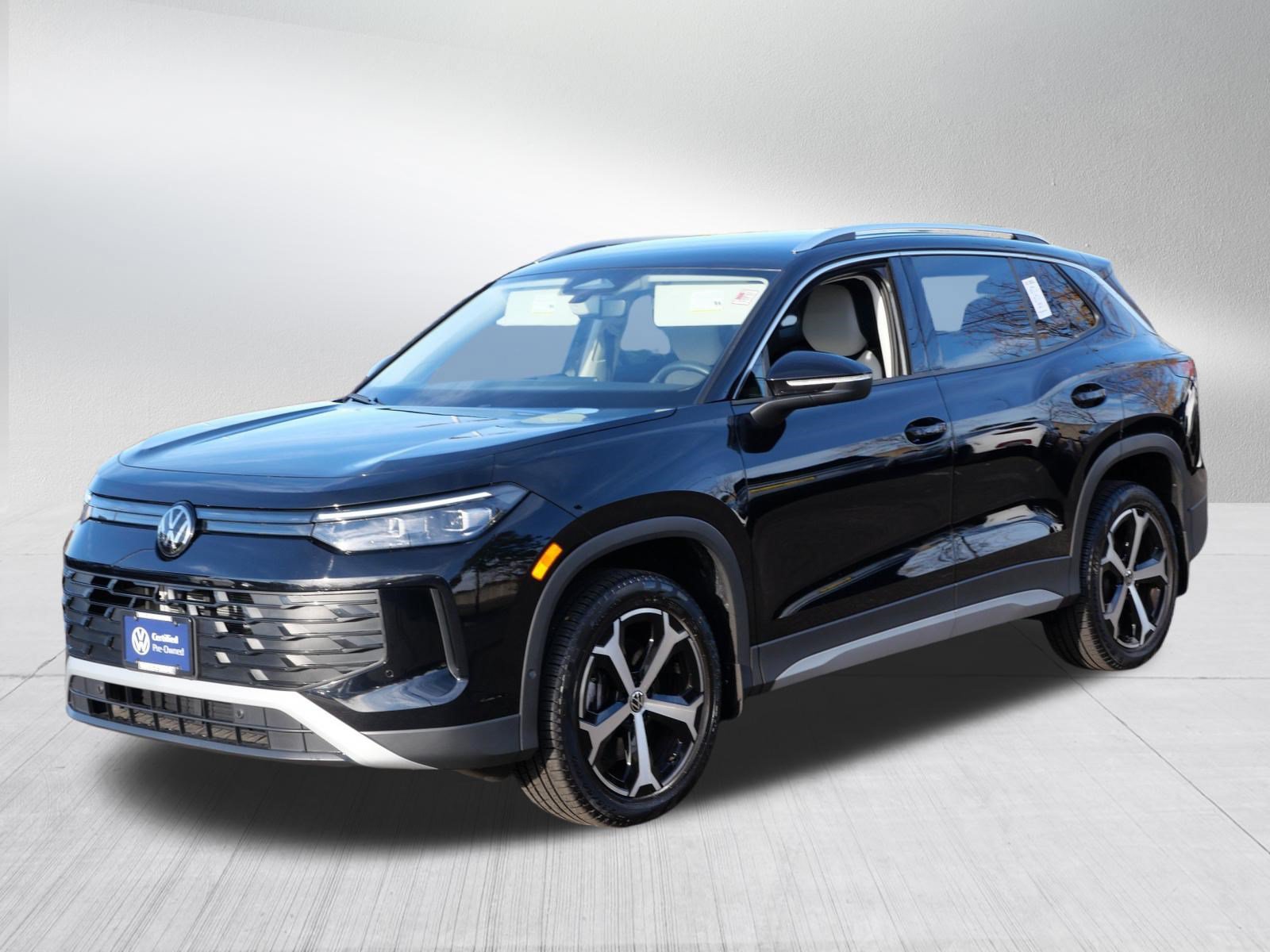 Certified 2025 Volkswagen Tiguan SE AWD/4WD image 3