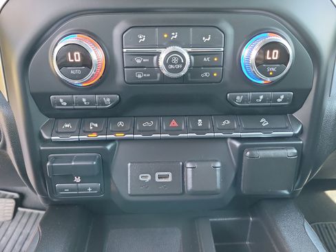 Used 2020 GMC Sierra 1500 SLT w/ SLT Premium Plus Package image 13