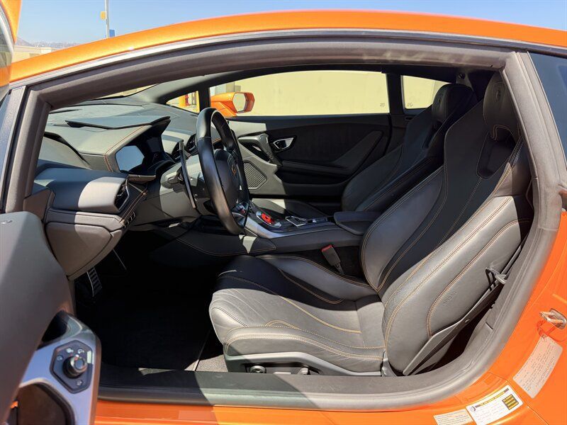 Used 2015 Lamborghini Huracan LP 610-4 AWD/4WD image 32