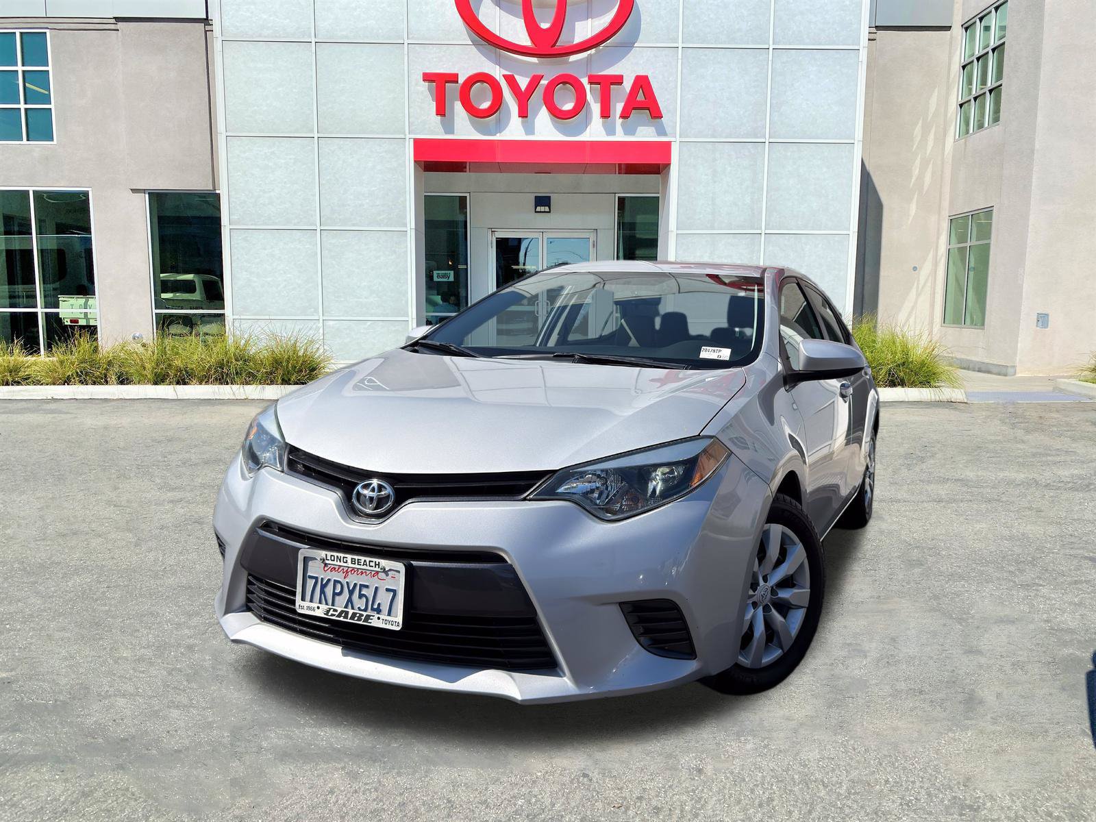 Used 2015 Toyota Corolla LE FWD image 4