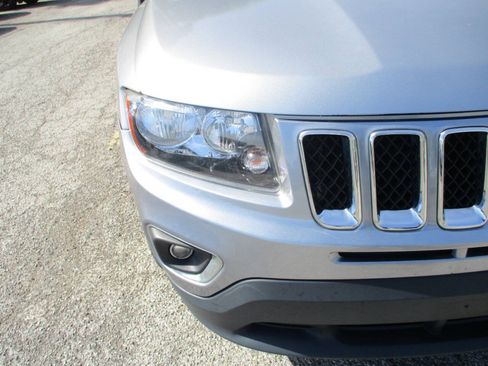 Used 2017 Jeep Compass High Altitude FWD image 25