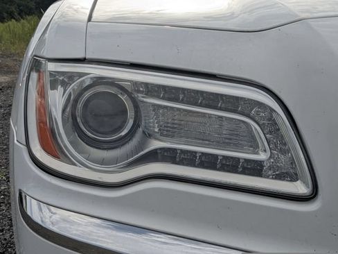Used 2014 Chrysler 300 C RWD image 11