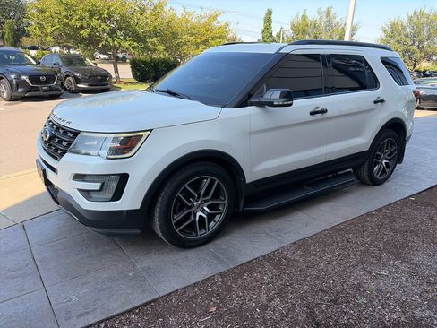 Used 2016 Ford Explorer Sport w/ Equipment Group 401A AWD/4WD image 9