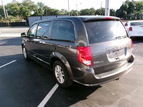 Used 2016 Dodge Grand Caravan American Value Package w/ UConnect Hands-Free Group FWD image 5