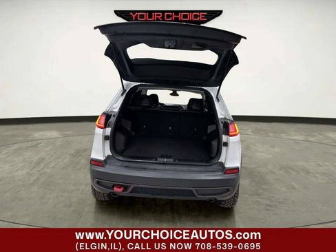 Used 2019 Jeep Cherokee Trailhawk w/ Cold Weather Group AWD/4WD image 5