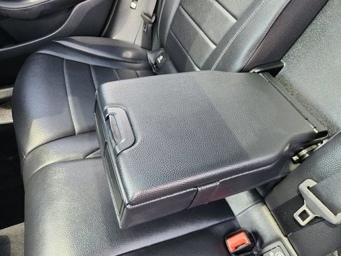 Used 2017 Mercedes-Benz GLC 300 4MATIC image 13
