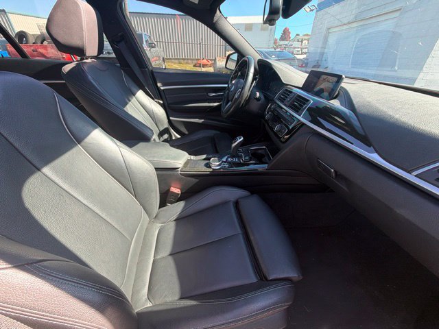 Used 2018 BMW 340i Sedan w/ Executive Package RWD image 23