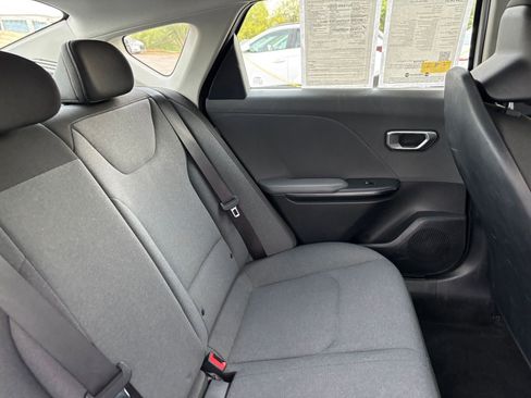 Used 2025 Kia K4 LXS image 36