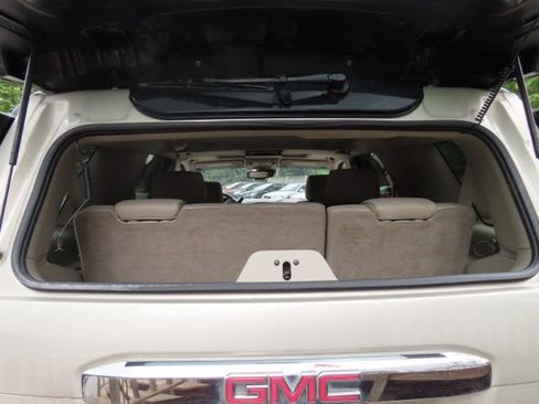 Used 2015 GMC Yukon Denali w/ Premium Package AWD/4WD image 10