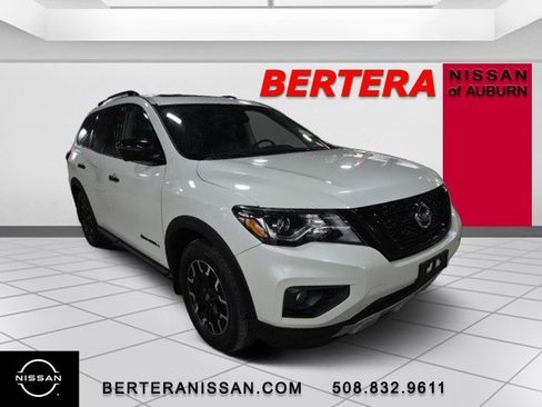 Used 2019 Nissan Pathfinder SL image 4