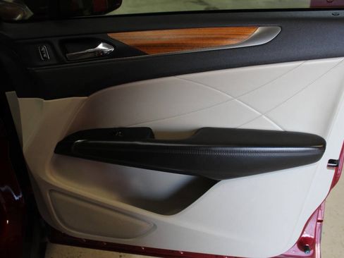 Used 2019 Lincoln MKC Select w/ Select Plus Package FWD image 9