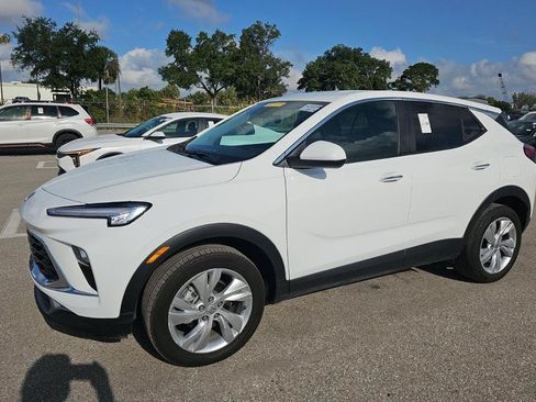 Used 2025 Buick Encore GX Preferred AWD/4WD image 2
