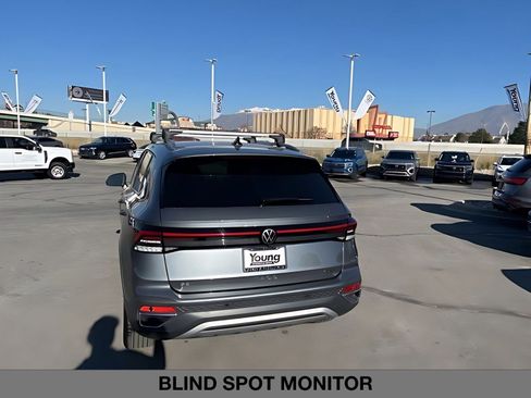 Used 2025 Volkswagen Taos SE image 4