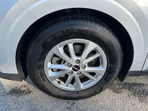 Used 2022 Kia Carnival LX FWD image 10