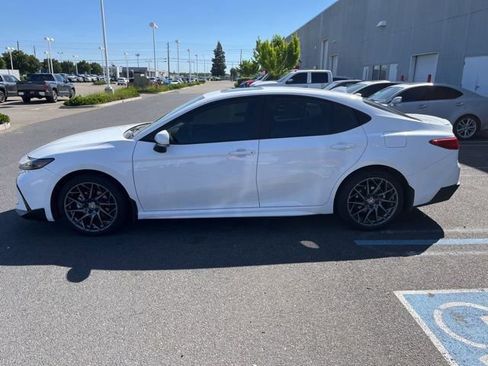 Used 2025 Toyota Camry SE image 8