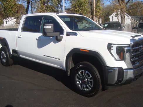 Used 2024 GMC Sierra 3500 SLE w/ Preferred Package image 3