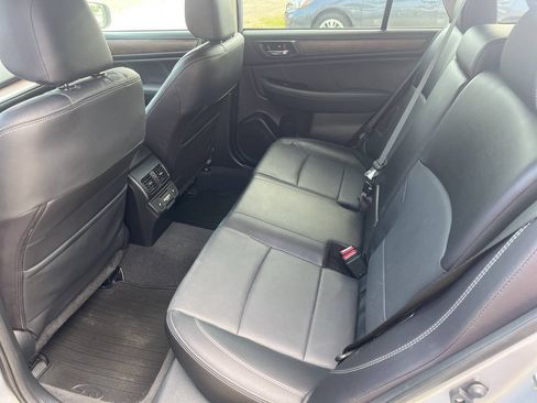 Used 2018 Subaru Outback 2.5i Limited AWD/4WD image 12