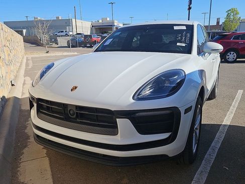 Used 2023 Porsche Macan Base image 1