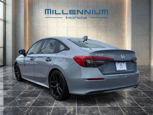 Used 2023 Honda Civic Sport image 3