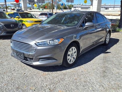 Used 2013 Ford Fusion S FWD image 2